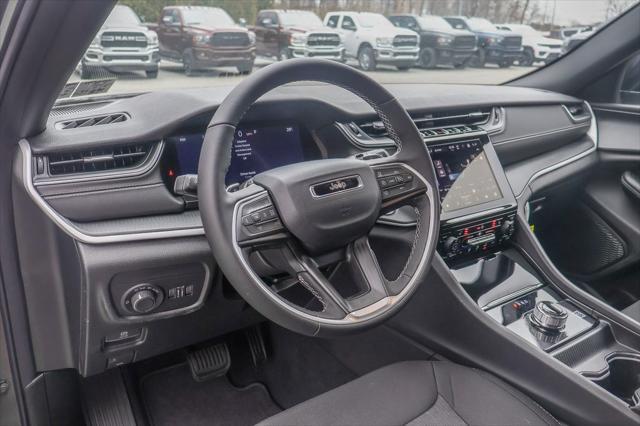 new 2025 Jeep Grand Cherokee car, priced at $39,028