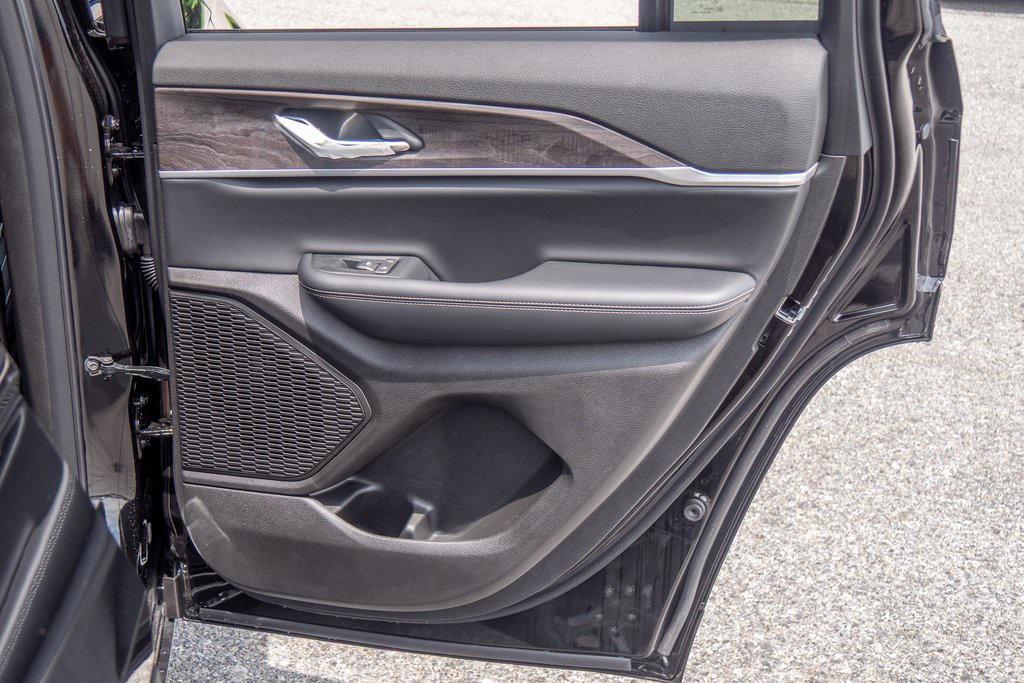 new 2025 Jeep Grand Cherokee car, priced at $47,184