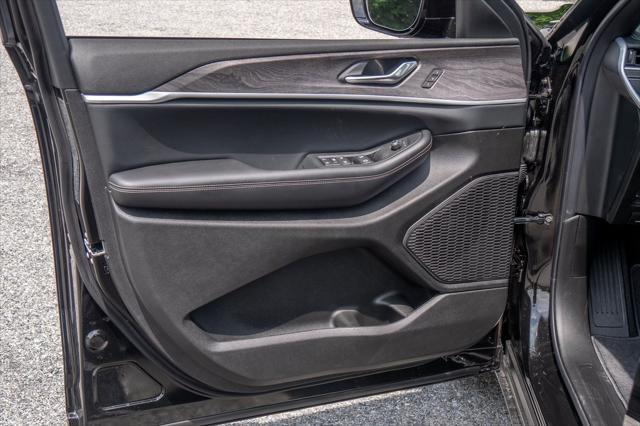new 2025 Jeep Grand Cherokee car, priced at $46,939