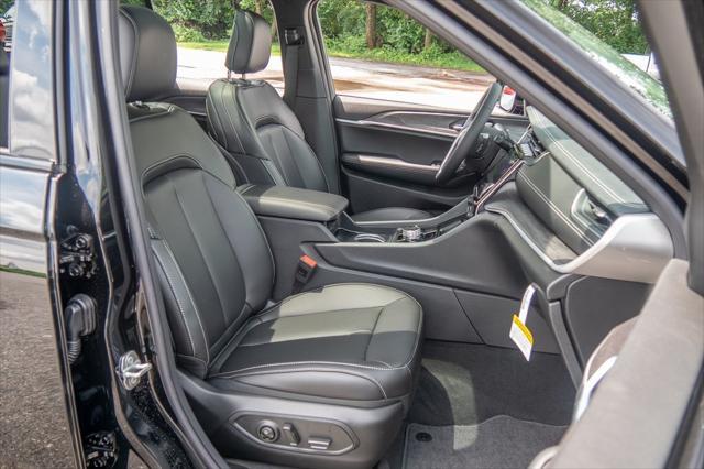 new 2025 Jeep Grand Cherokee car, priced at $46,939
