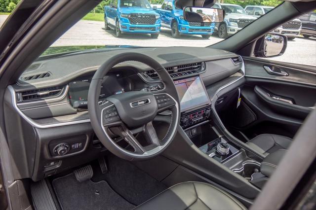 new 2025 Jeep Grand Cherokee car, priced at $46,939