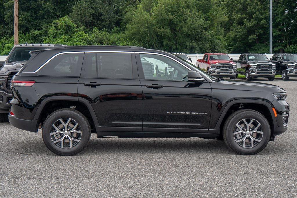 new 2025 Jeep Grand Cherokee car, priced at $46,028