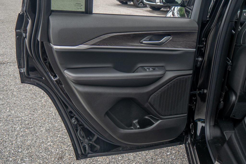 new 2025 Jeep Grand Cherokee car, priced at $46,028