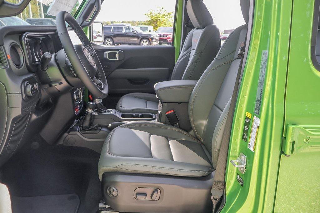 new 2025 Jeep Gladiator car, priced at $57,755