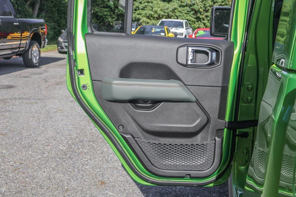 new 2025 Jeep Gladiator car, priced at $57,755