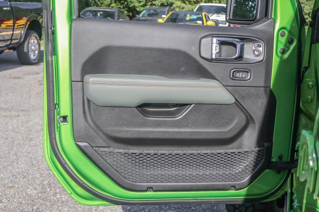 new 2025 Jeep Gladiator car, priced at $57,755