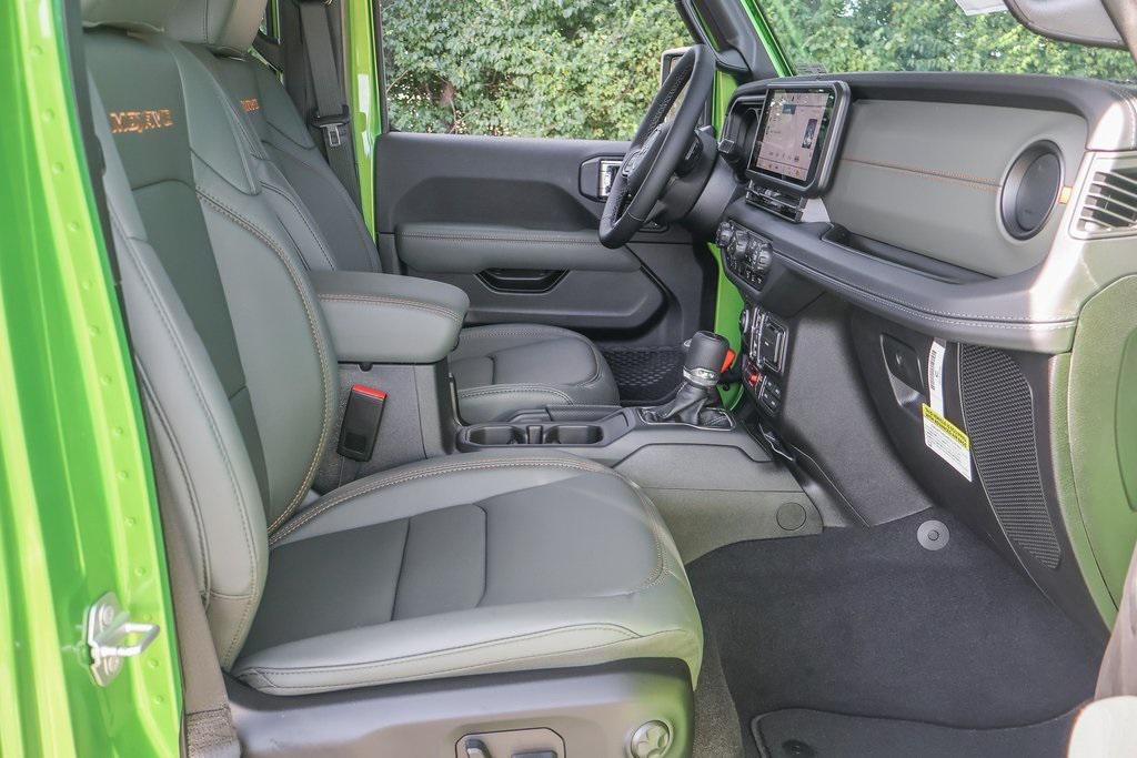 new 2025 Jeep Gladiator car, priced at $57,755