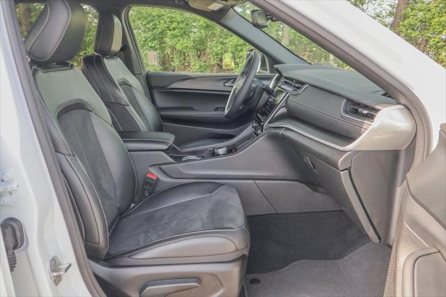new 2024 Jeep Grand Cherokee L car, priced at $42,750
