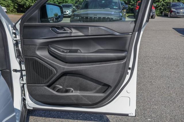 new 2024 Jeep Grand Cherokee L car, priced at $43,995