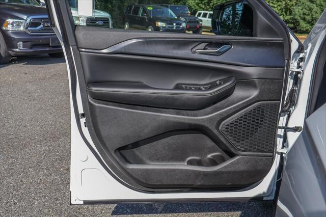 new 2024 Jeep Grand Cherokee L car, priced at $43,995