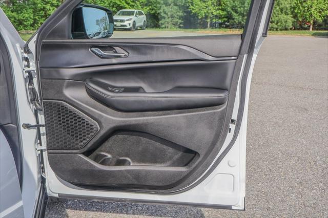 new 2024 Jeep Grand Cherokee L car, priced at $42,750