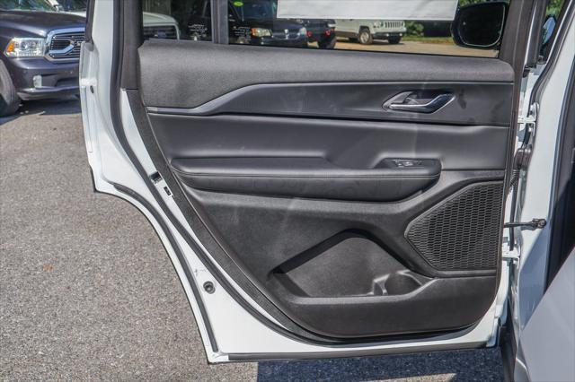 new 2024 Jeep Grand Cherokee L car, priced at $43,995
