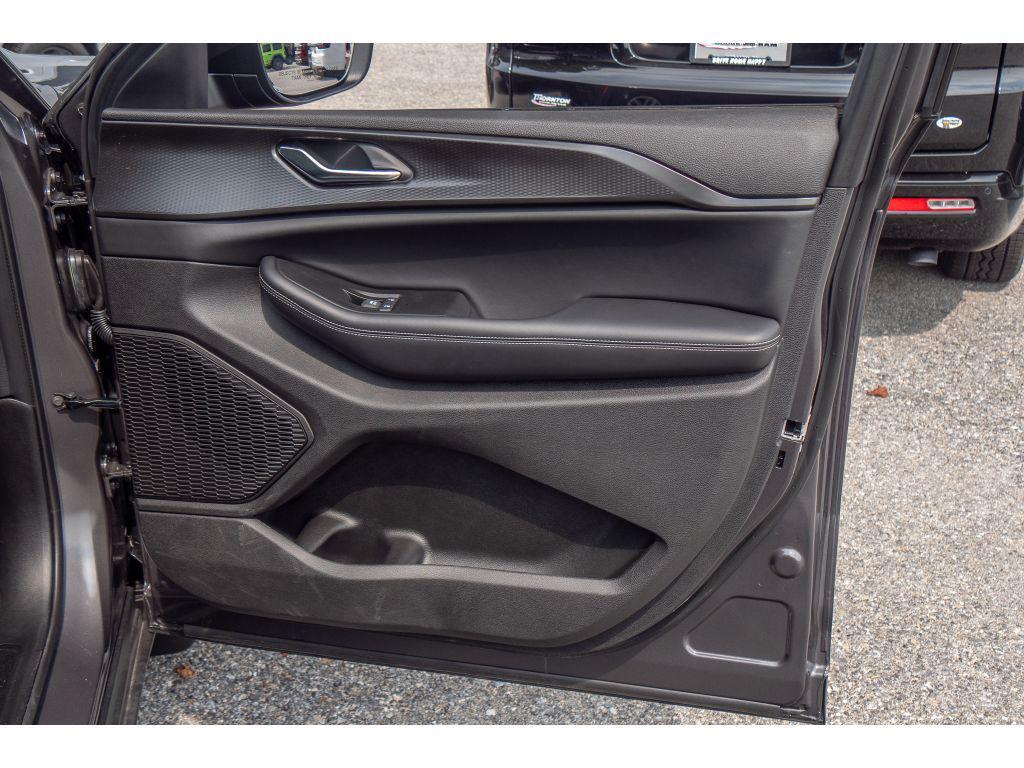 used 2025 Jeep Grand Cherokee car, priced at $35,999