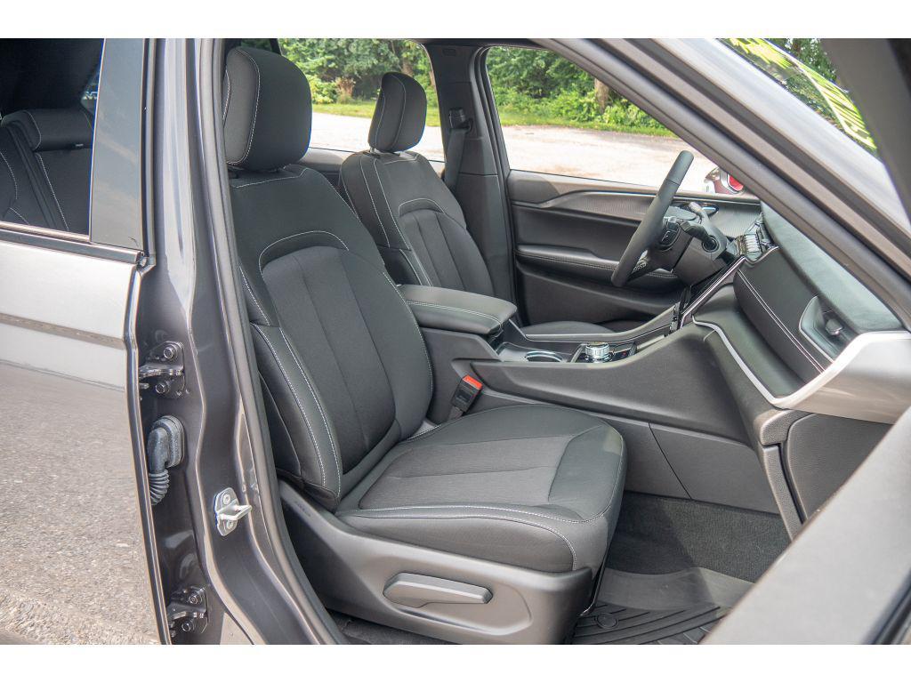 used 2025 Jeep Grand Cherokee car, priced at $35,999
