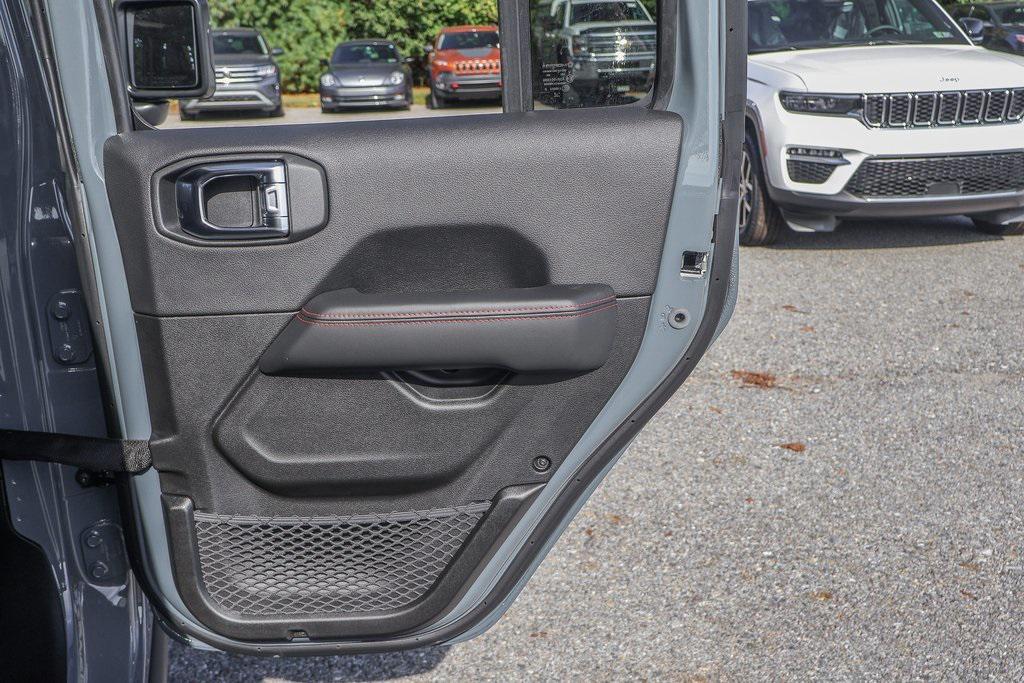 new 2025 Jeep Wrangler car, priced at $59,805