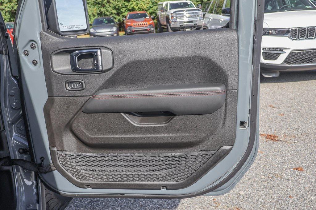 new 2025 Jeep Wrangler car, priced at $59,805