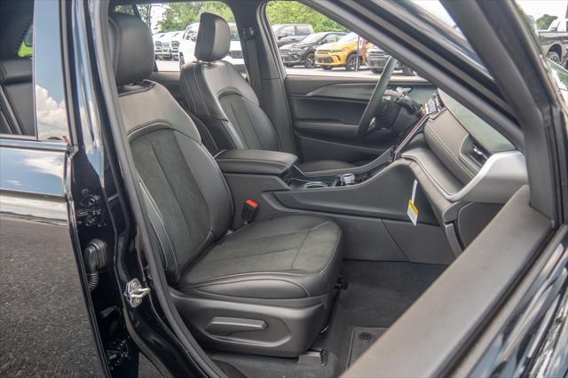 new 2025 Jeep Grand Cherokee car, priced at $38,507