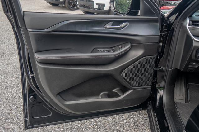 new 2025 Jeep Grand Cherokee car, priced at $38,507