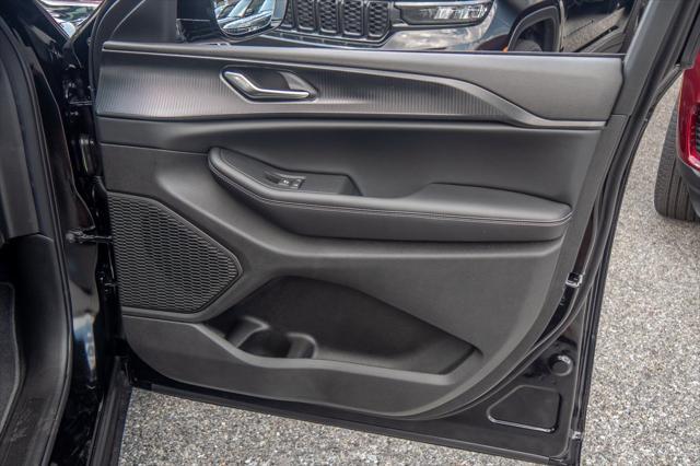 new 2025 Jeep Grand Cherokee car, priced at $38,507