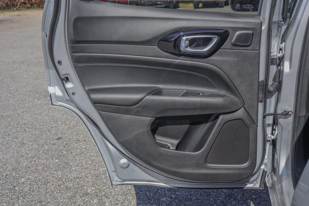 new 2025 Jeep Compass car, priced at $31,995