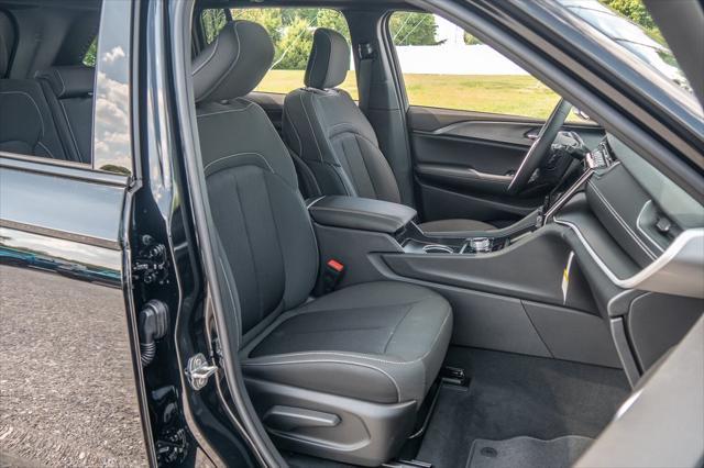 new 2024 Jeep Grand Cherokee car, priced at $35,782