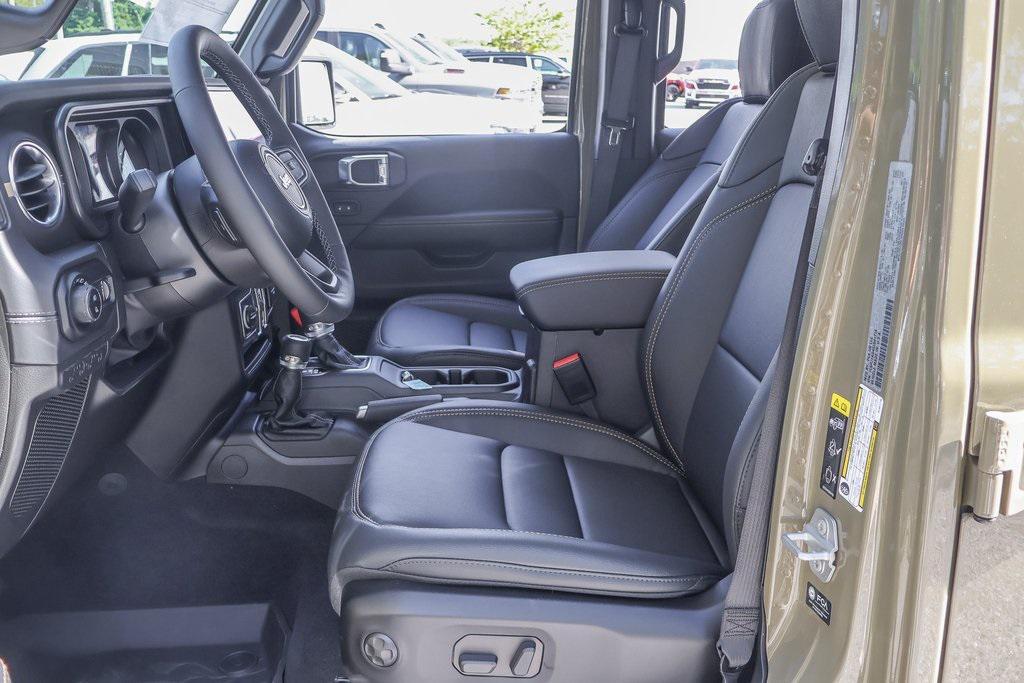 new 2025 Jeep Gladiator car, priced at $49,975