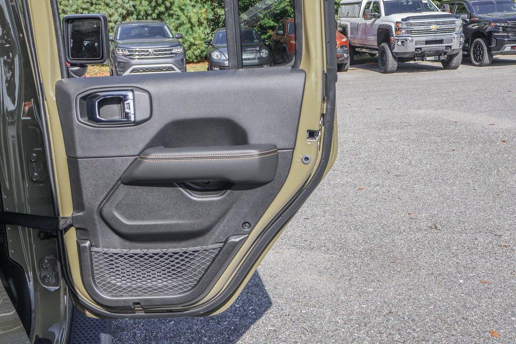 new 2025 Jeep Gladiator car, priced at $49,975
