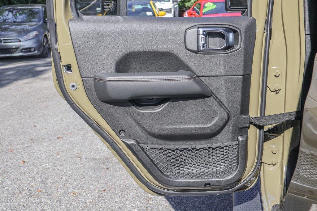 new 2025 Jeep Gladiator car, priced at $49,975