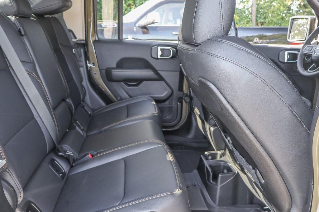 new 2025 Jeep Gladiator car, priced at $49,975