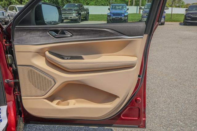 new 2025 Jeep Grand Cherokee car, priced at $53,405