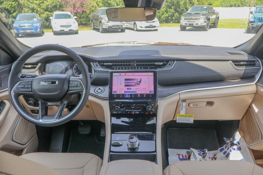 new 2025 Jeep Grand Cherokee car, priced at $47,372