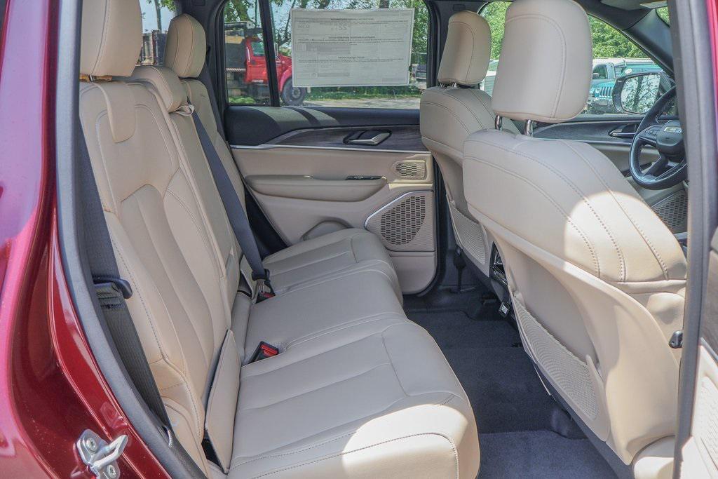 new 2025 Jeep Grand Cherokee car, priced at $47,372