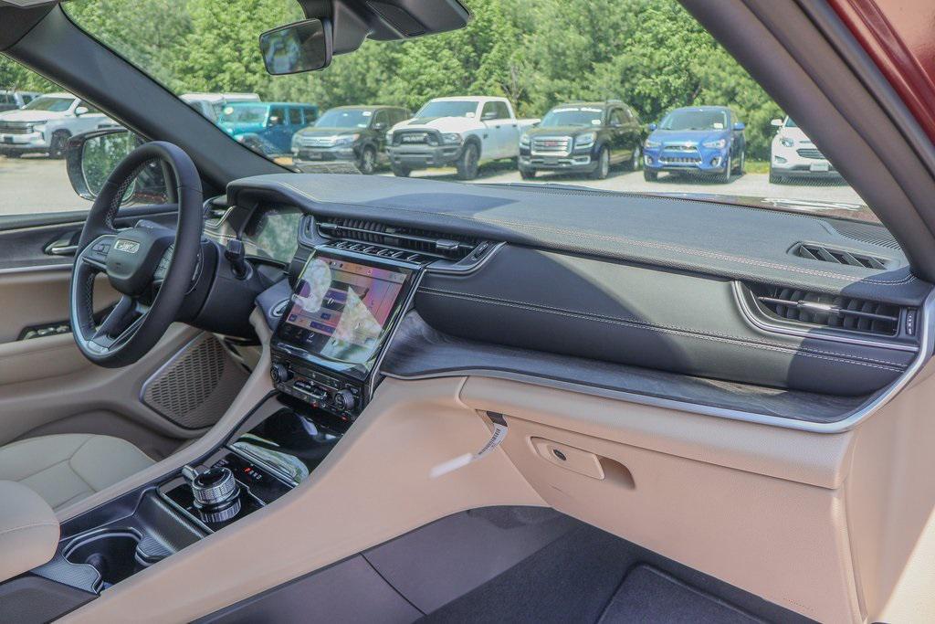 new 2025 Jeep Grand Cherokee car, priced at $47,372