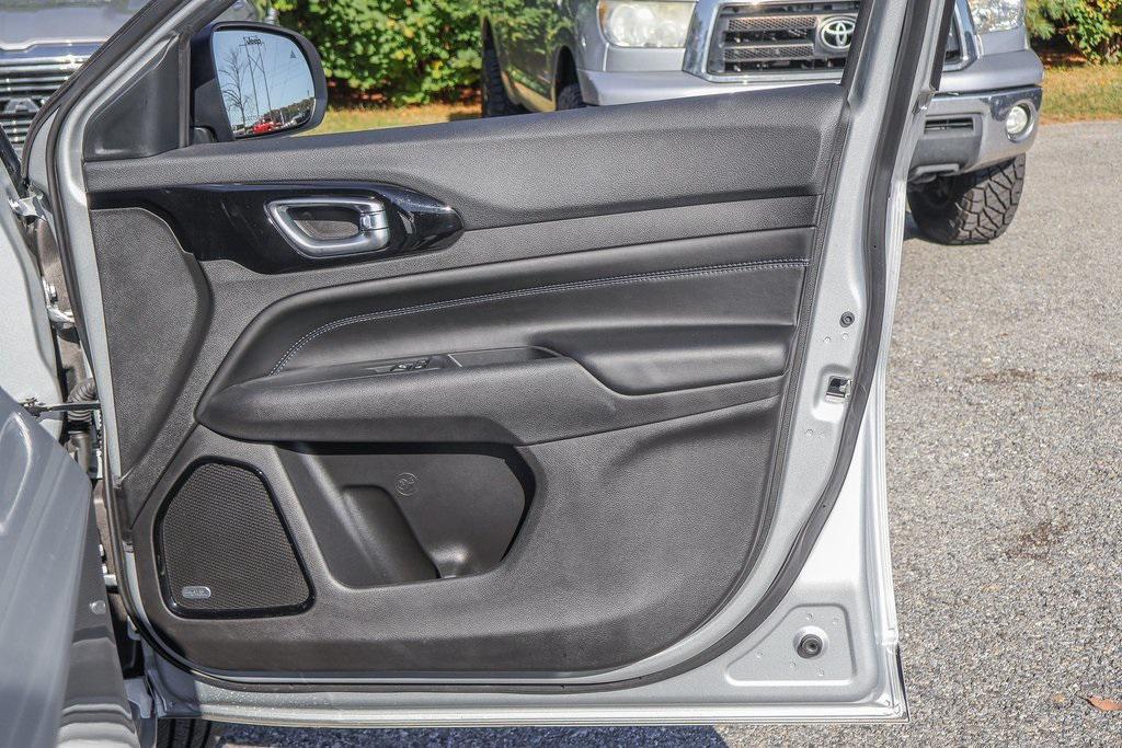 new 2025 Jeep Compass car, priced at $29,500