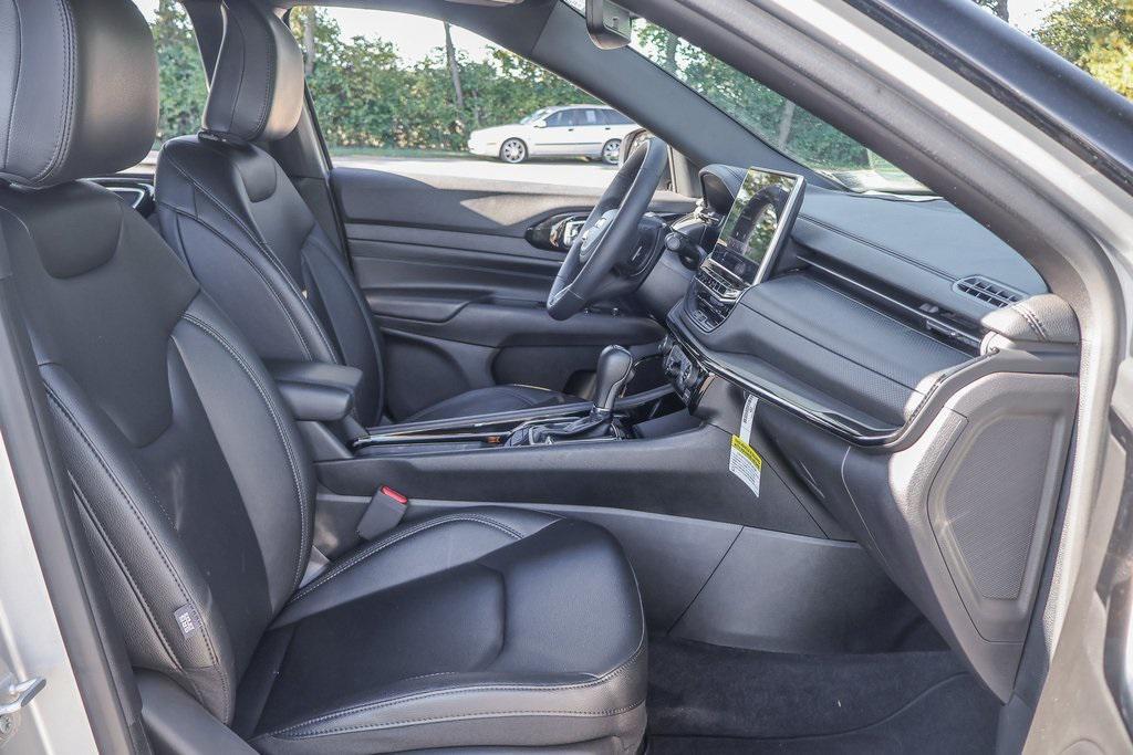 new 2025 Jeep Compass car, priced at $29,500