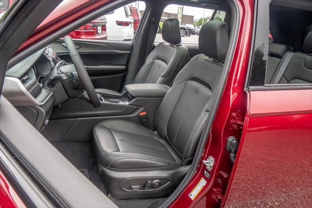 new 2025 Jeep Grand Cherokee car, priced at $45,939