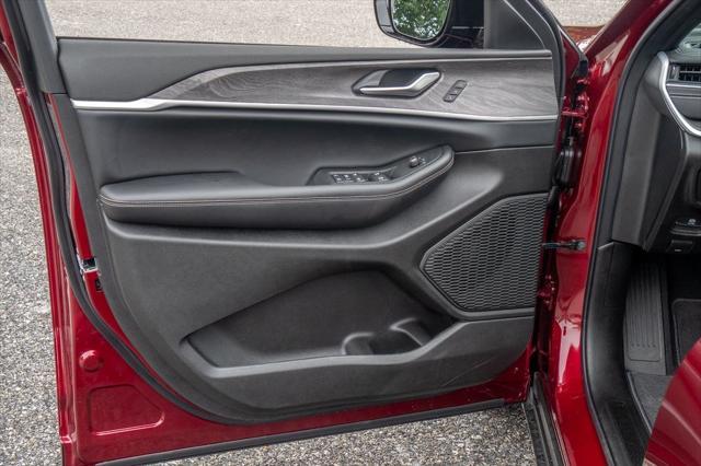 new 2025 Jeep Grand Cherokee car, priced at $45,939