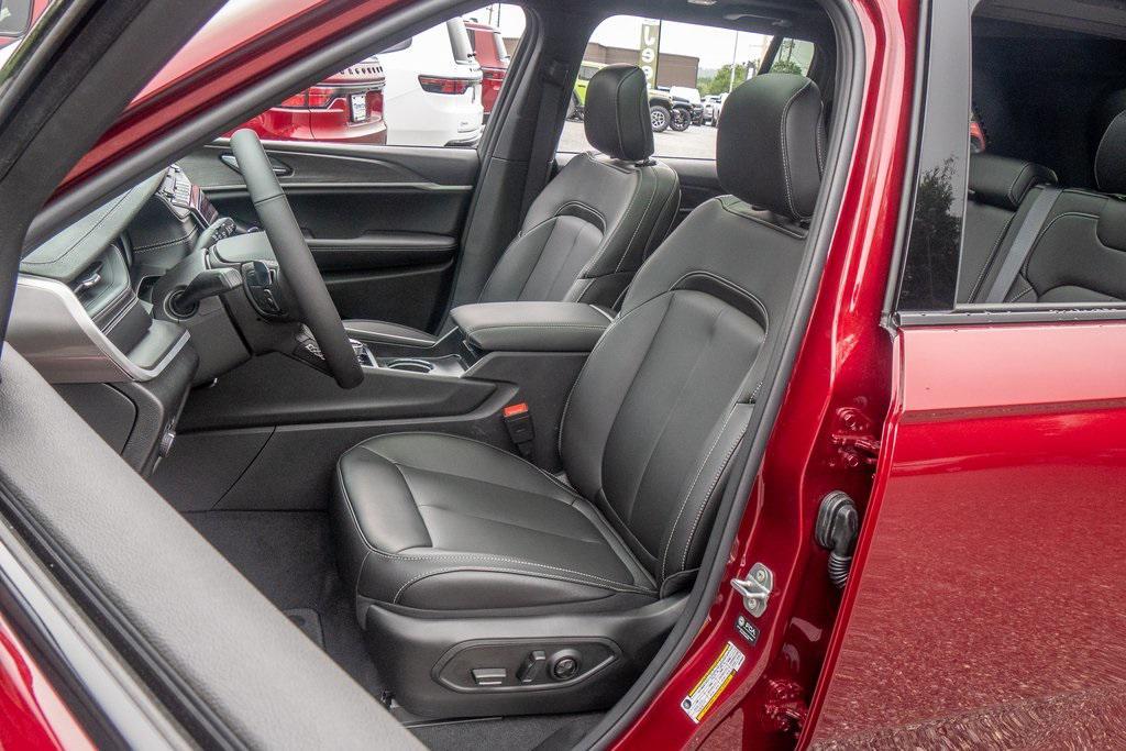 new 2025 Jeep Grand Cherokee car, priced at $47,264