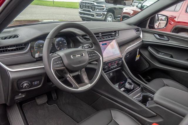 new 2025 Jeep Grand Cherokee car, priced at $45,939