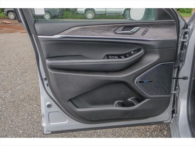 used 2022 Jeep Grand Cherokee car, priced at $39,999
