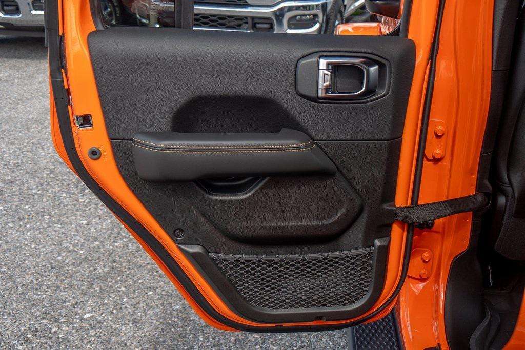 new 2025 Jeep Gladiator car, priced at $50,275