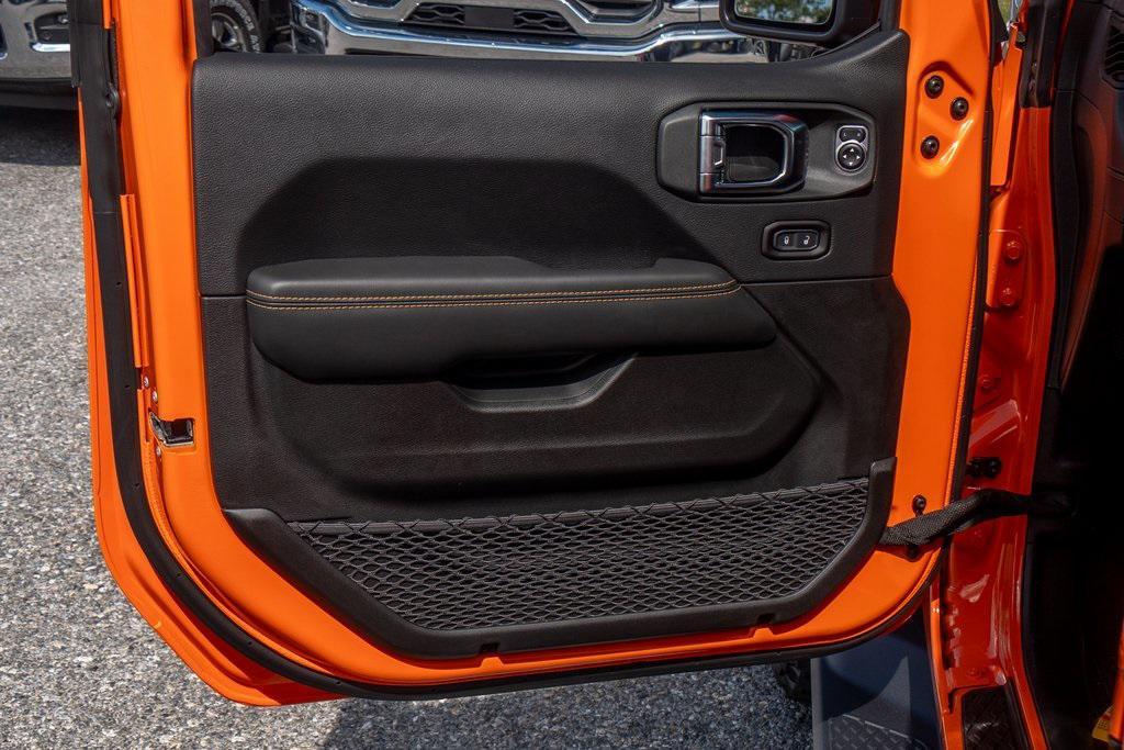 new 2025 Jeep Gladiator car, priced at $50,275