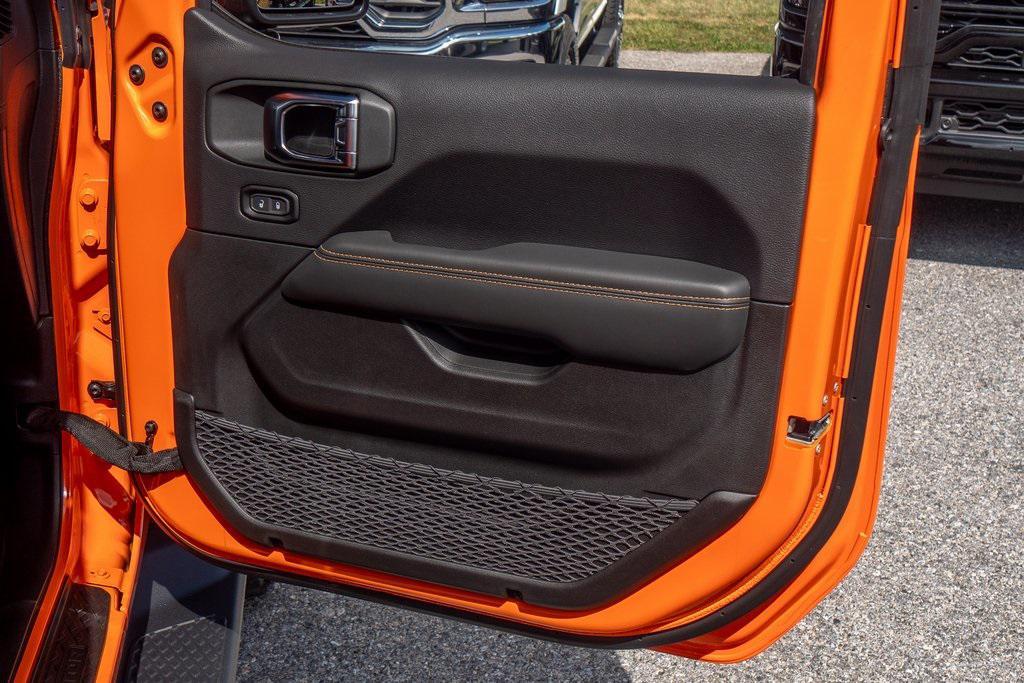 new 2025 Jeep Gladiator car, priced at $50,275