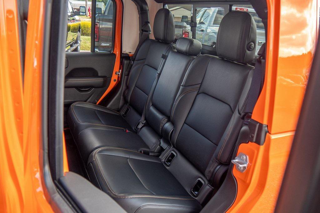 new 2025 Jeep Gladiator car, priced at $50,275