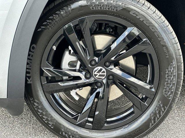new 2025 Volkswagen Atlas Cross Sport car, priced at $49,685