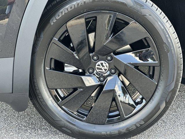 new 2025 Volkswagen Atlas car, priced at $45,371