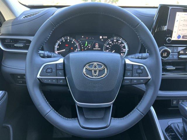 used 2023 Toyota Highlander car, priced at $33,167