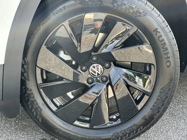 new 2025 Volkswagen Atlas car, priced at $44,703