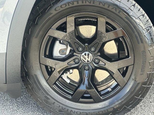 new 2025 Volkswagen Atlas car, priced at $47,996