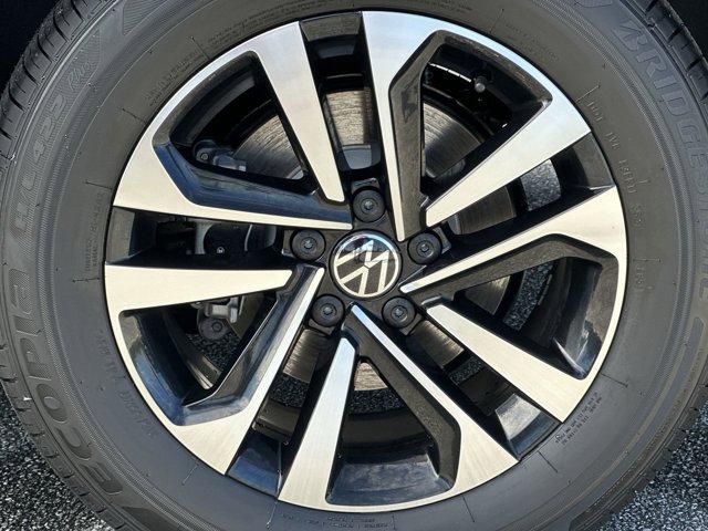 new 2024 Volkswagen Tiguan car, priced at $31,178